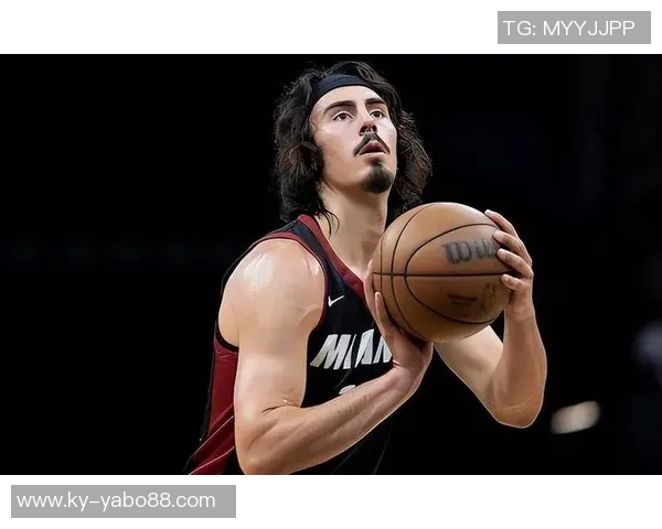 热火对阵公牛哈克斯缺席两场后有望复出场均162分状态回暖